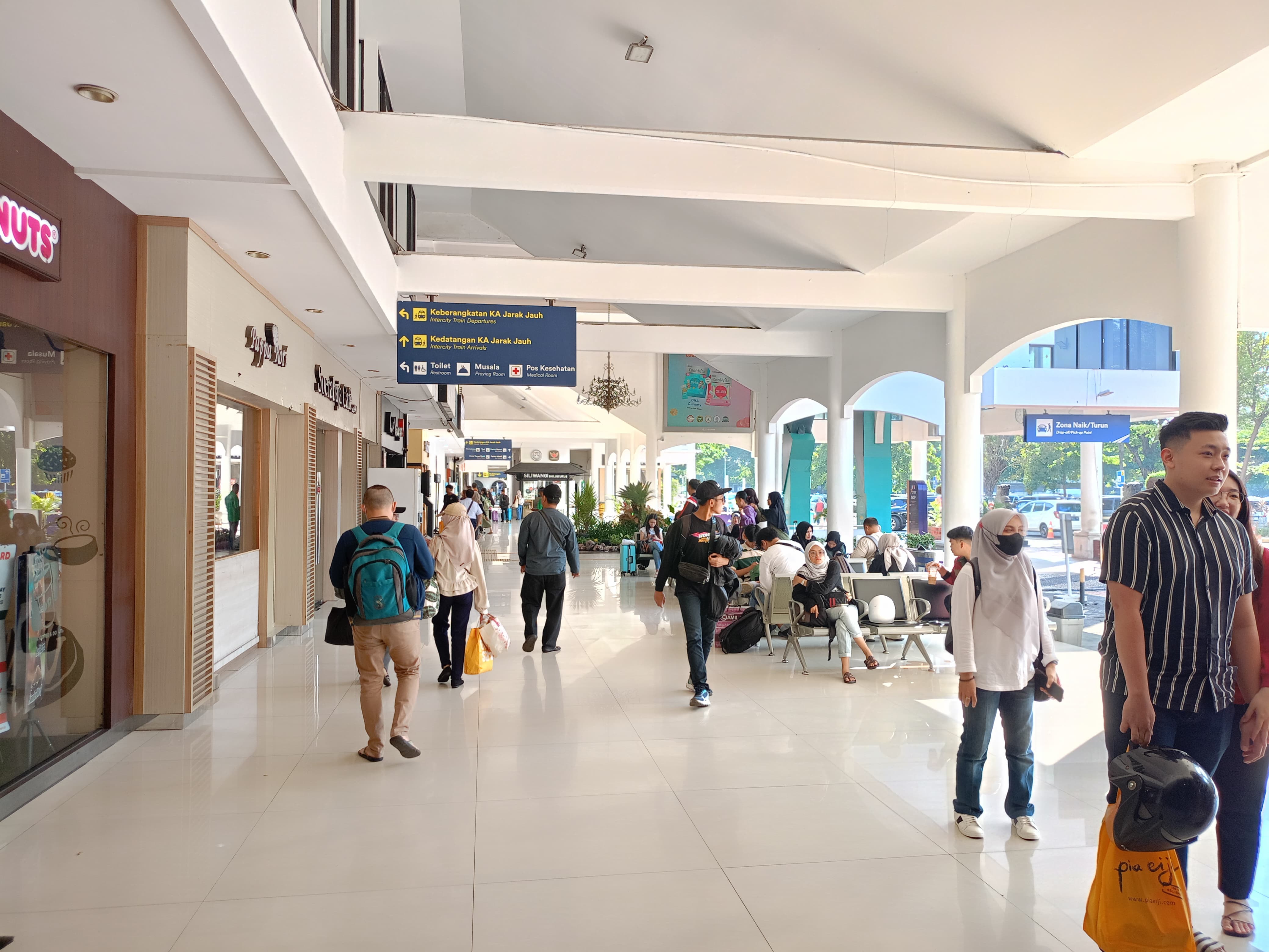 Suasana Stasiun Surabaya Gubeng. (Foto: Humas KAI)