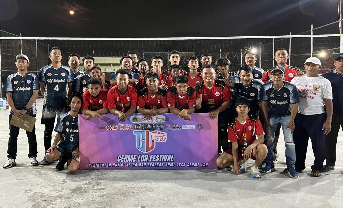 Para pemennag turnamen voli HUT RI ke-80 Karang taruna Karya Mandiri